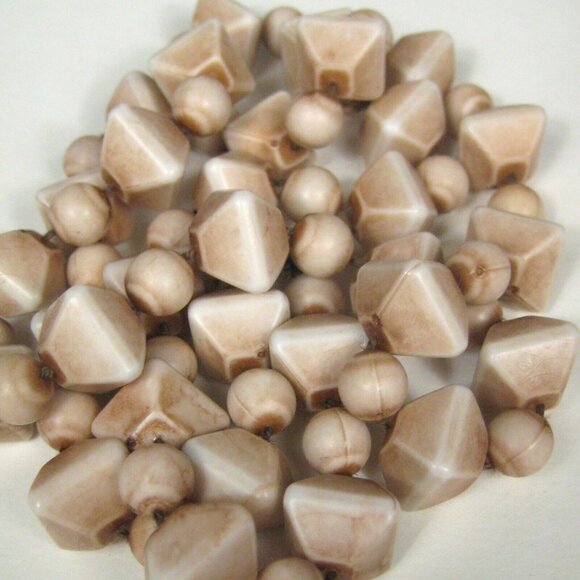 Necklace Strand Vintage 1970s 1980s Beaded Plastic Faux Stone Octahedron 32 in - Picture 1 of 8